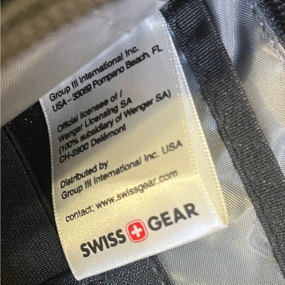 SwissGear Black Travel Toiletry Bag - Picture 12 of 12